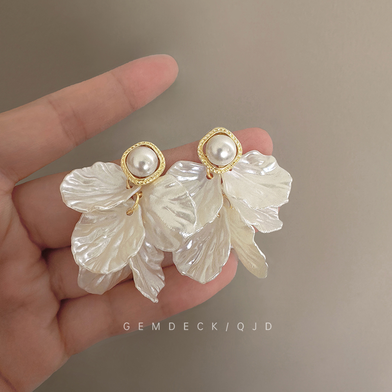 gemdeck优雅高级感花瓣流苏耳环