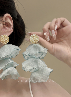 薄荷绿雪纺花瓣流苏耳钉森系超仙清冷感长款耳坠高级金属耳环耳饰