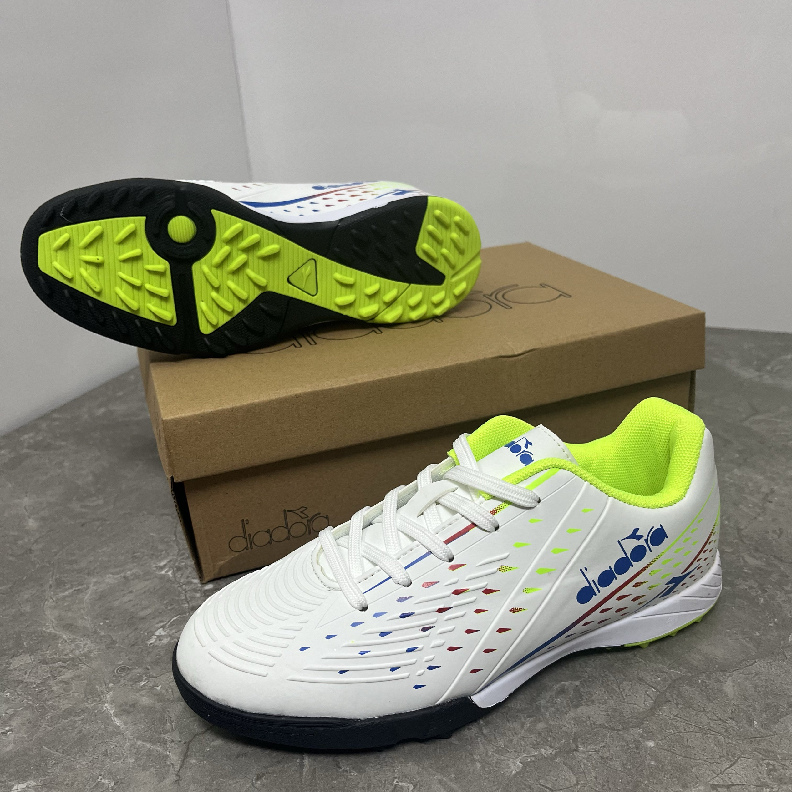 外贸儿童足球鞋TF碎钉舒适防滑耐磨套线人造草地学生男女比赛训练