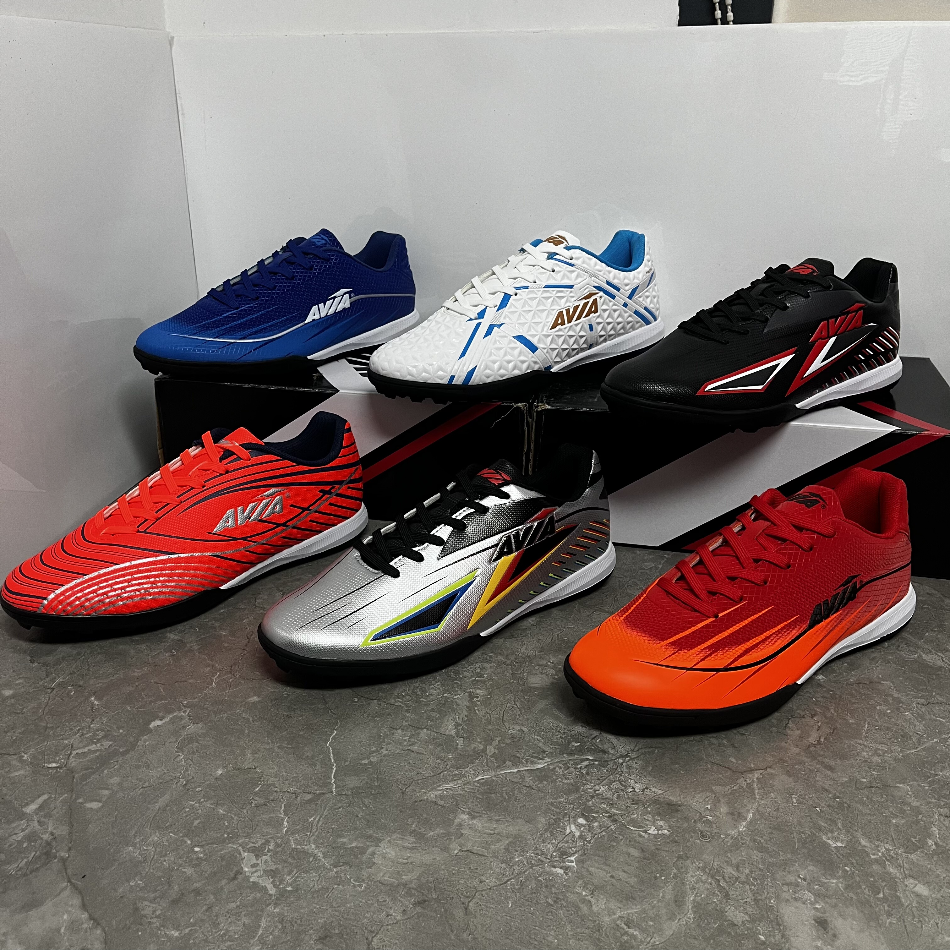 出美国外贸碎钉TF足球鞋男子成人轻便防滑私模大底前掌上线人造草