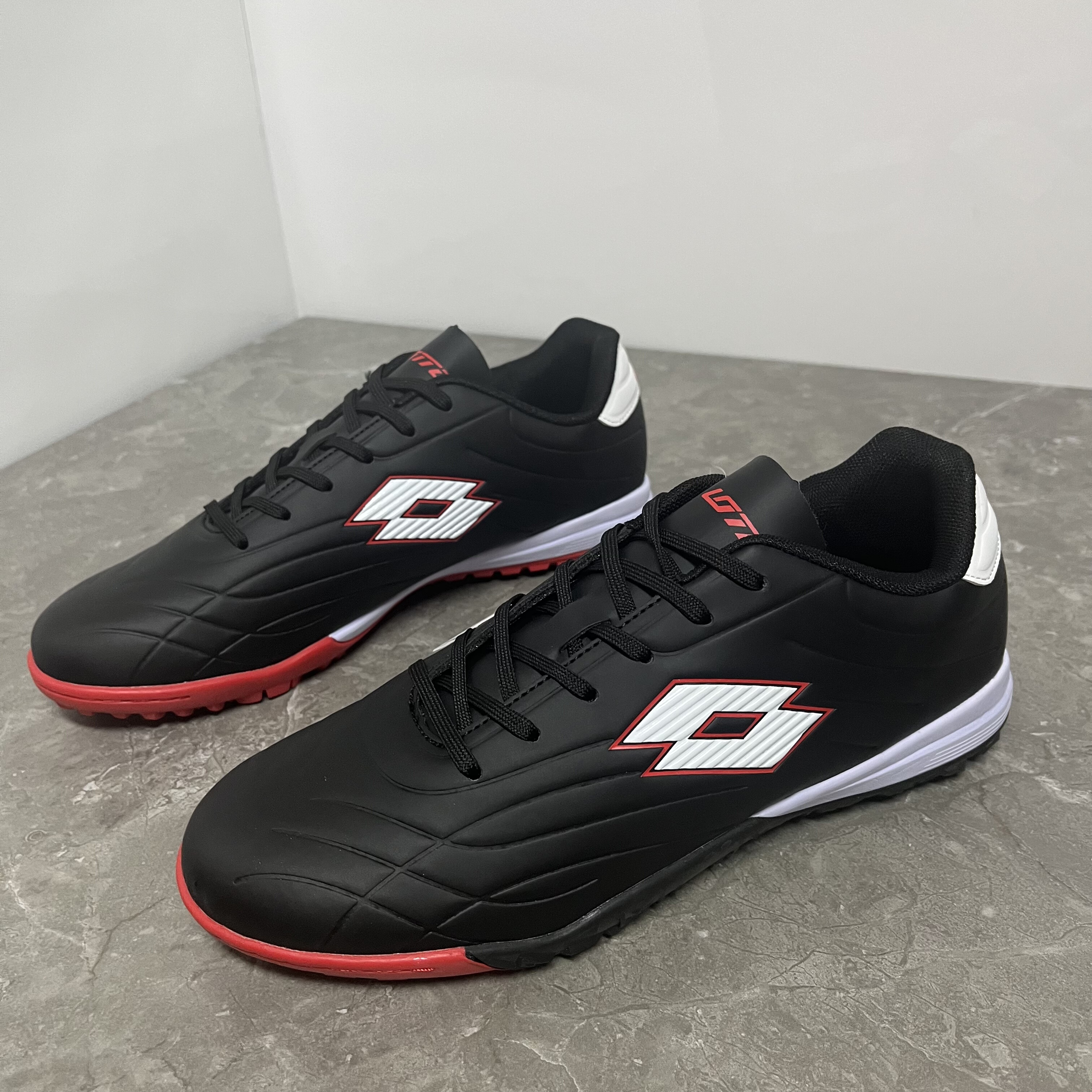 特价外贸碎钉男子足球鞋TF轻便缓震防滑包裹性好人造草地训练比赛