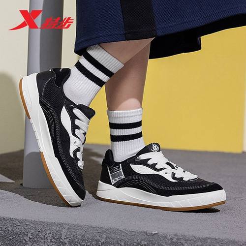 特步启浪板鞋女休闲鞋轻便百搭潮流街头运动休闲鞋女976318310045