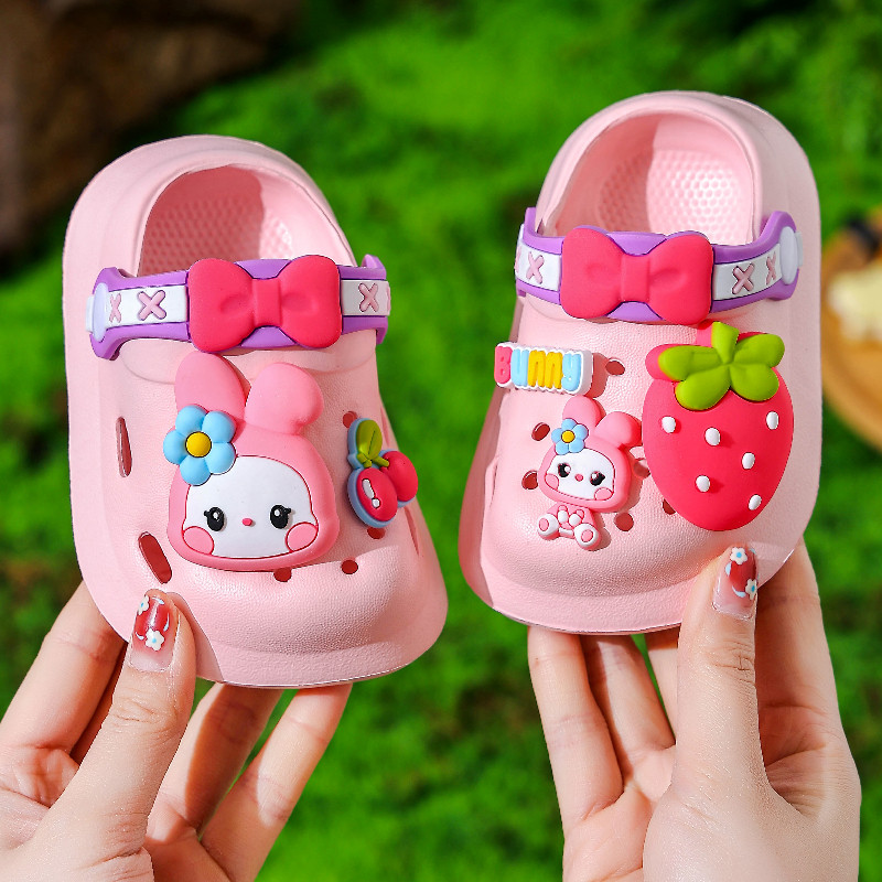 儿童凉拖鞋夏季女童软底防滑小女孩卡通包头居家草莓兔宝宝洞洞鞋