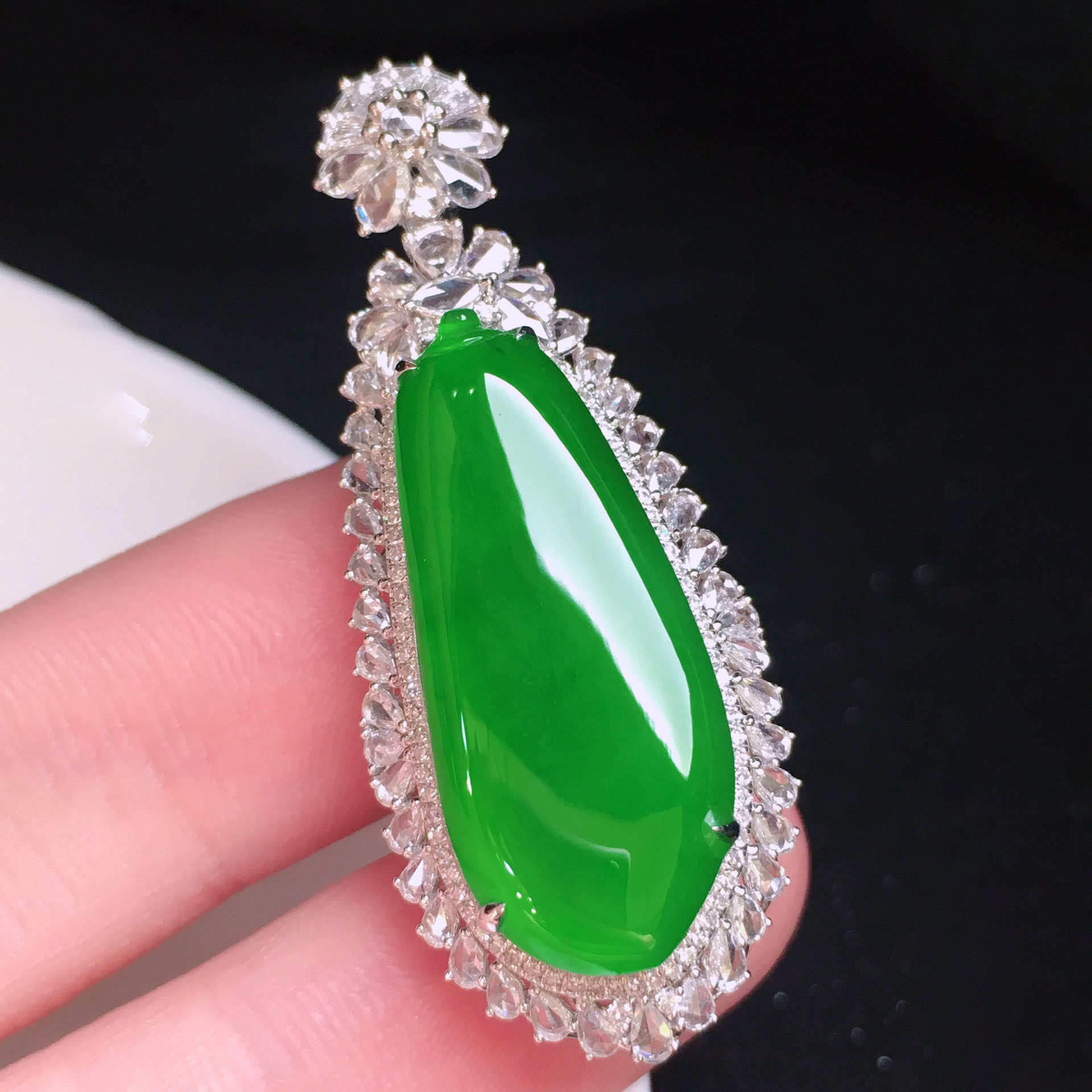 翠秦之皇冰绿福瓜吊坠 18k金镶嵌天然缅甸A货翡翠饱满大气起光