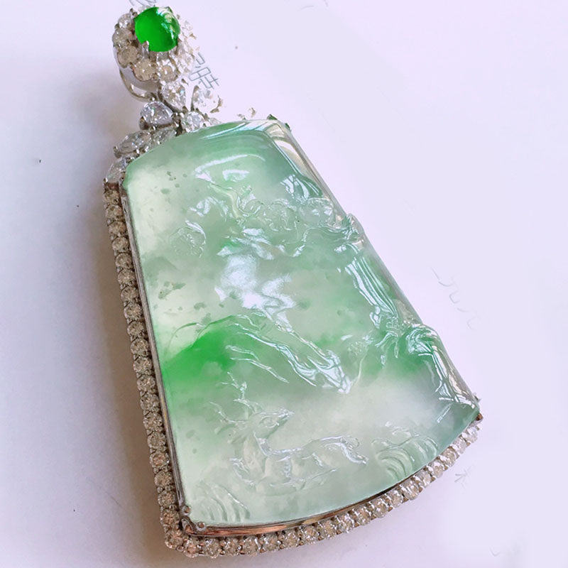 翠秦之皇冰飘绿山水牌吊坠 18K金镶嵌天然翡翠细腻通透种老水润