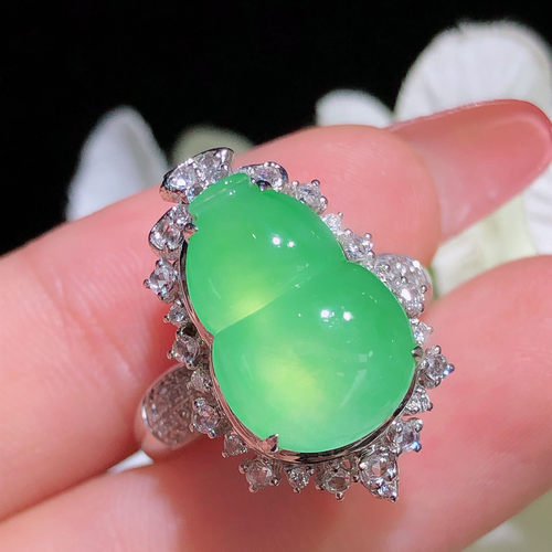 翠秦之皇冰阳绿葫芦戒指 18k金镶嵌天然翡翠A货种色兼备气质优雅