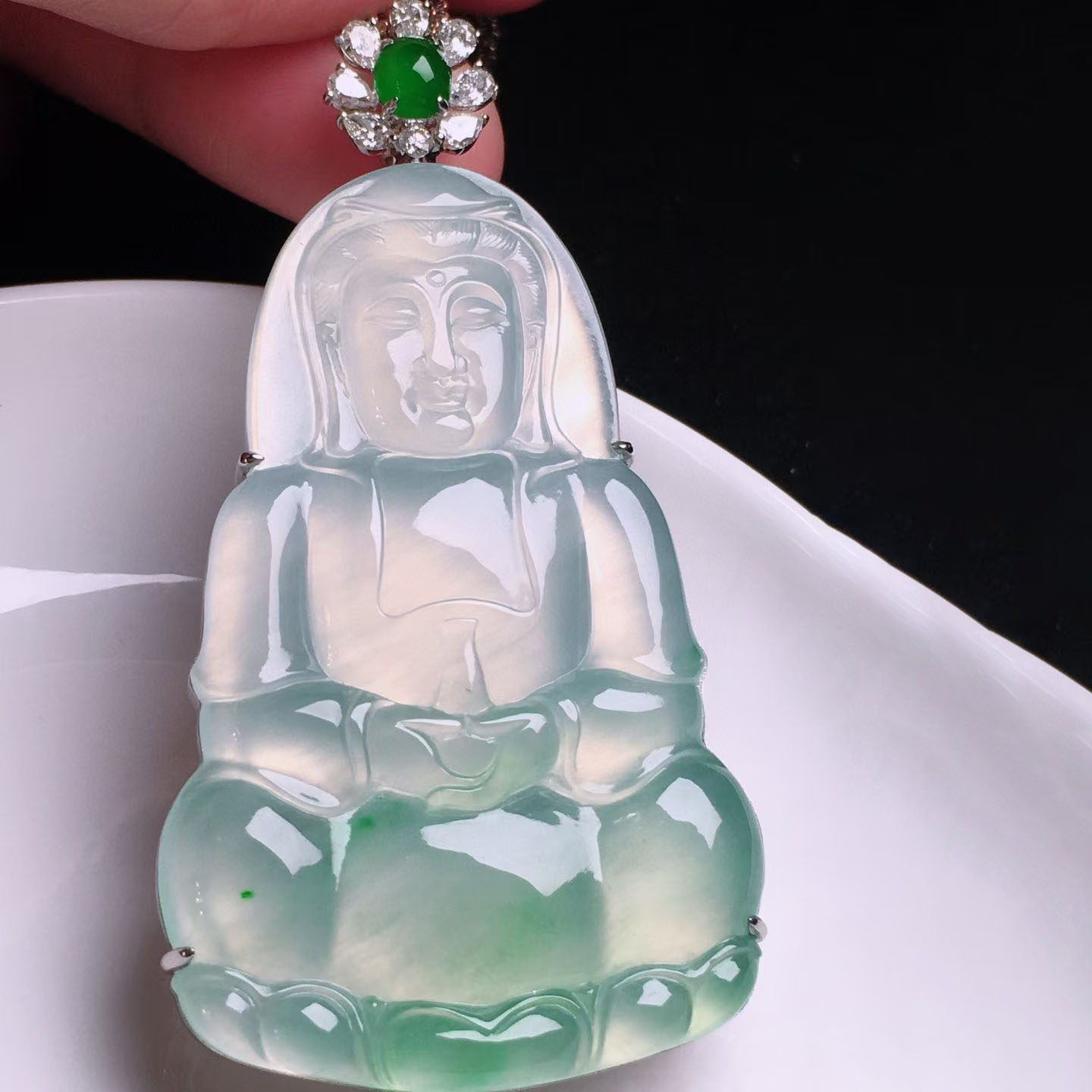 翠秦之皇冰种晴水观音吊坠 18k金镶嵌天然翡翠A货种老色辣细腻