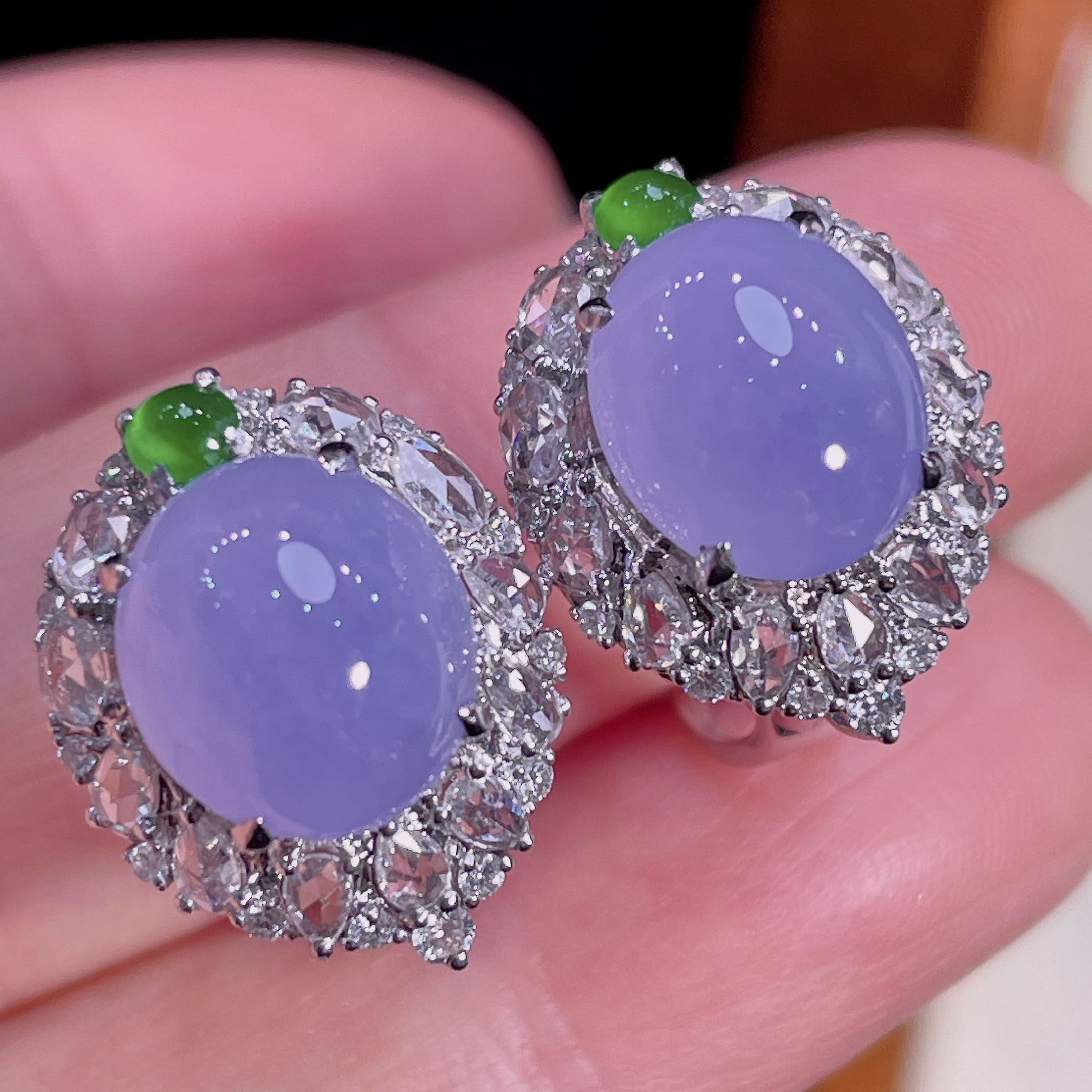 翠秦之皇冰紫罗兰蛋面耳钉 18k金钻石镶嵌天然A货翡翠饱满莹润