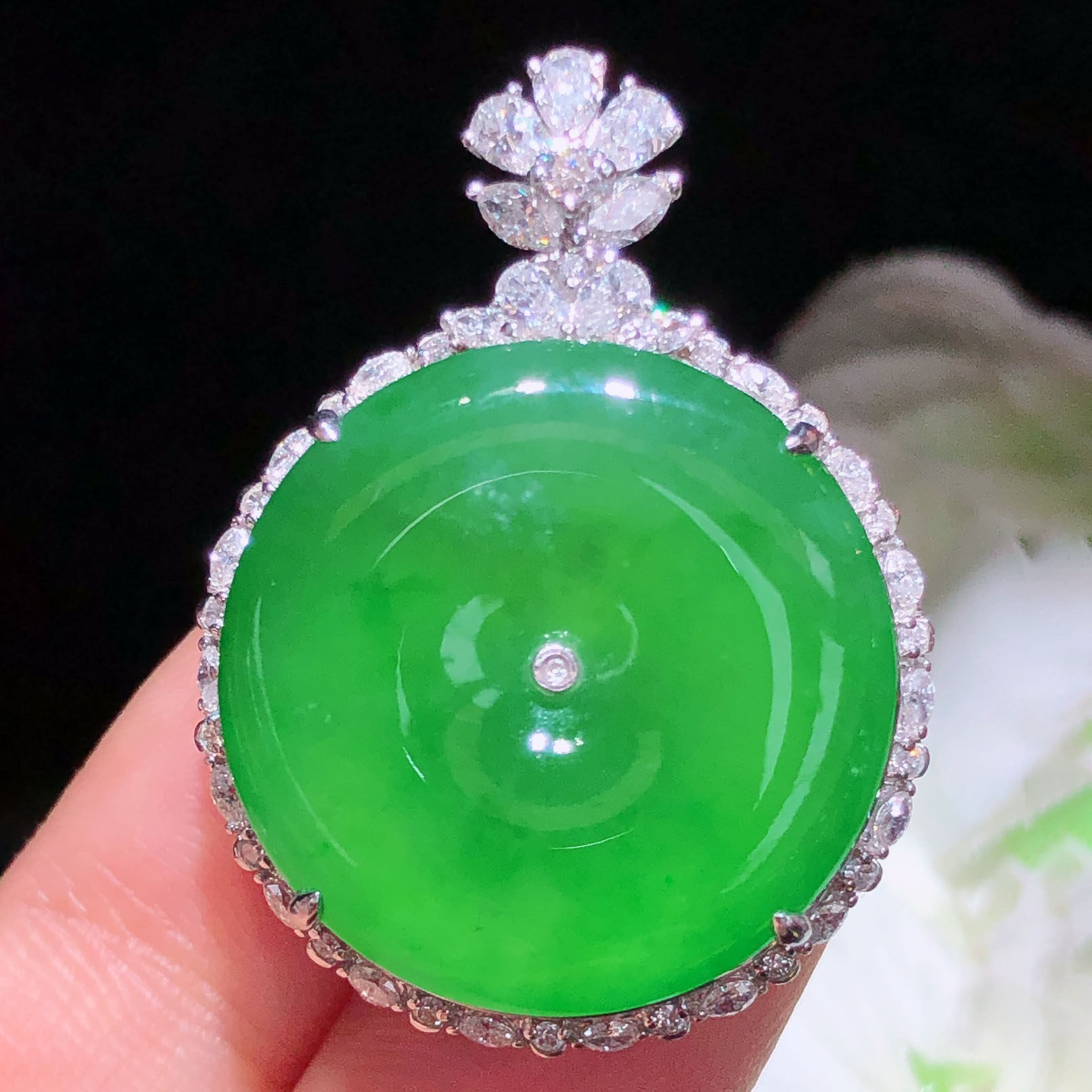 翠秦之皇冰阳绿平安扣吊坠 18k金镶嵌天然翡翠A货种老色辣细腻