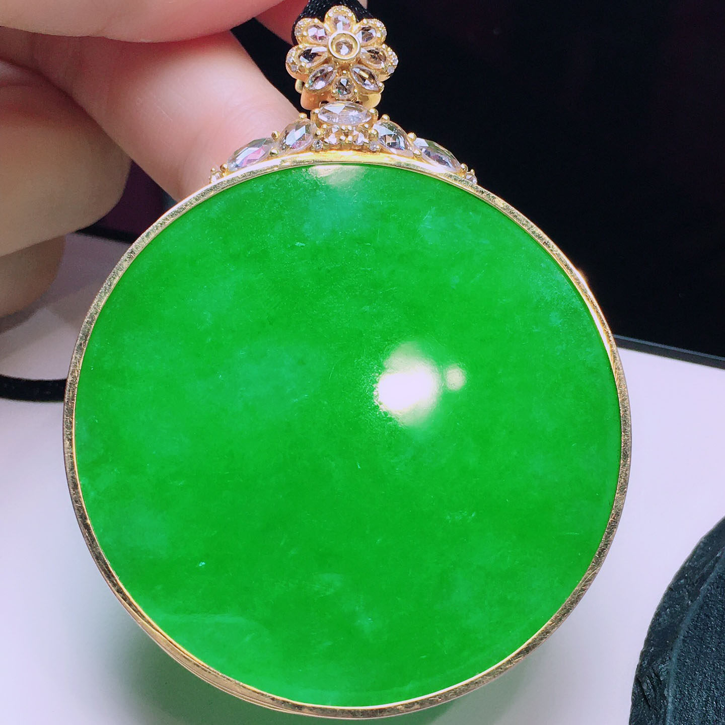 翠秦之皇阳绿大圆牌吊坠 18k金镶嵌天然缅甸翡翠A货水润细腻种老