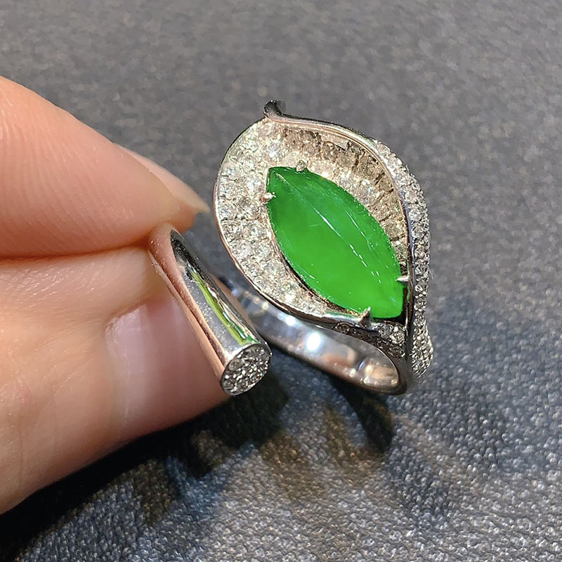 翠秦之皇冰阳绿随形戒指 18k金镶嵌天然翡翠a货种老色辣细腻起光