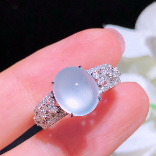 翠秦之皇冰白冰蛋面戒指 18k金钻石镶嵌天然A货翡翠饱满莹润冰透