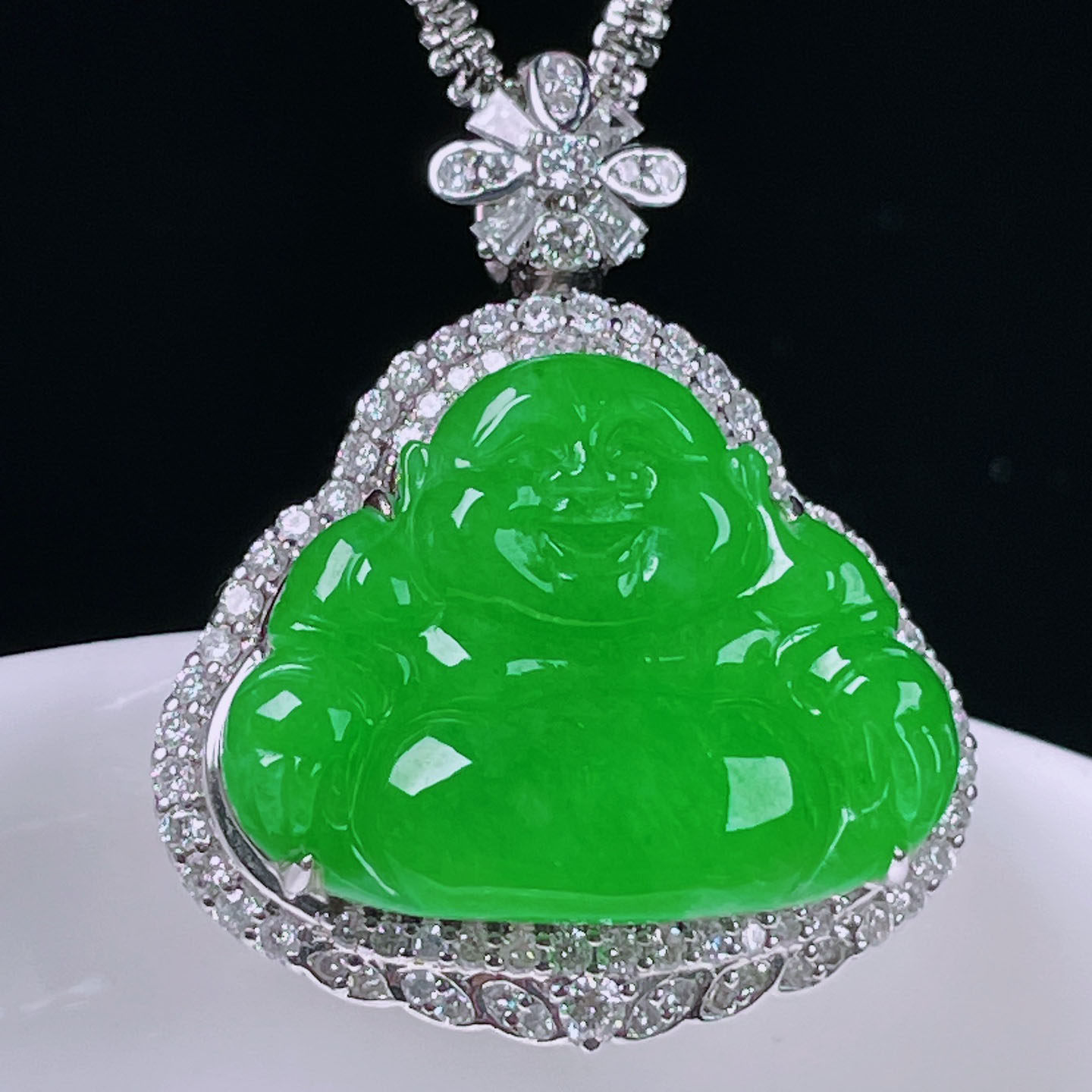 翠秦之皇冰阳绿佛公吊坠 18k金镶嵌天然翡翠A货种色兼备气质优雅