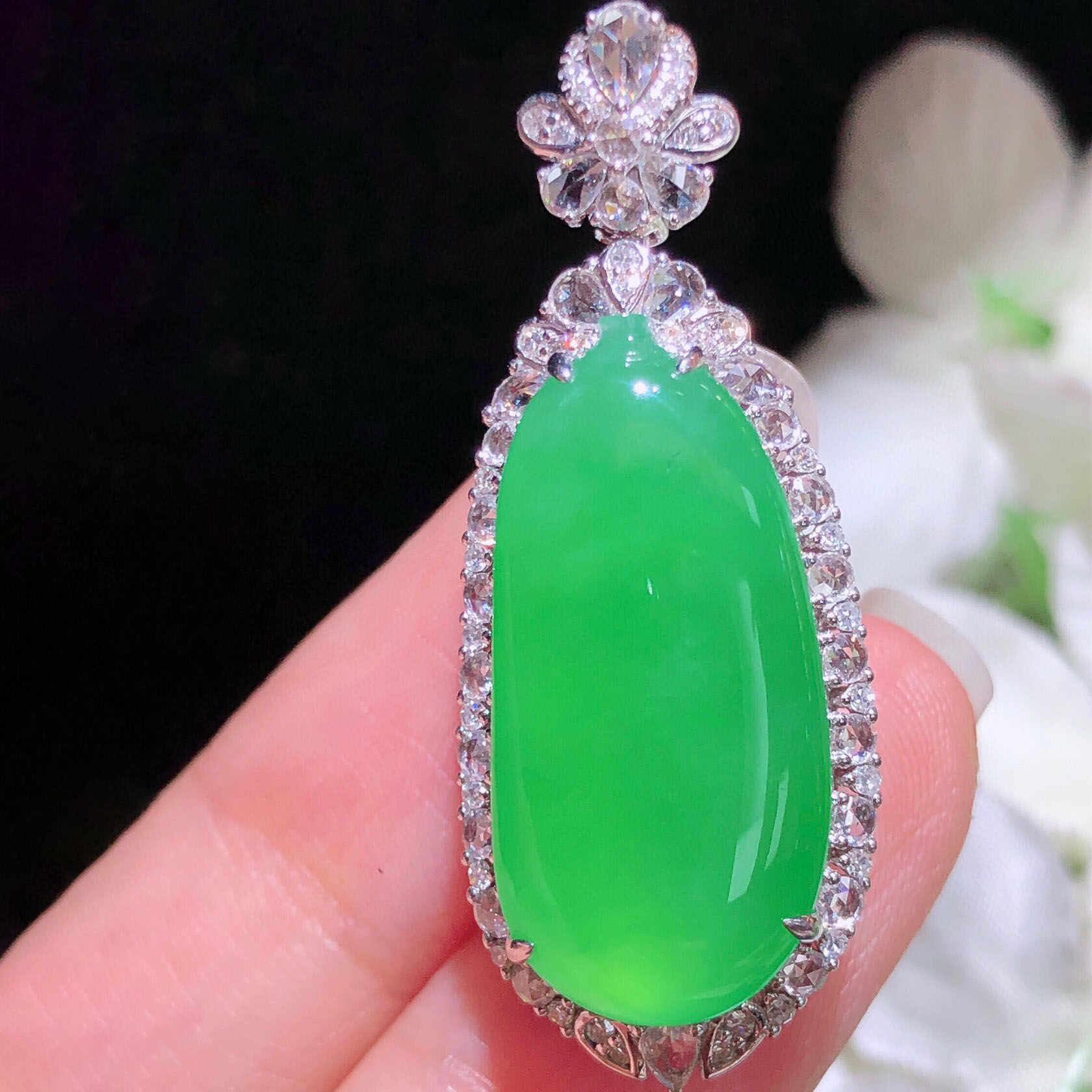 翠秦之皇冰阳绿福瓜吊坠 18k金镶嵌天然翡翠A货种色兼备气质优雅