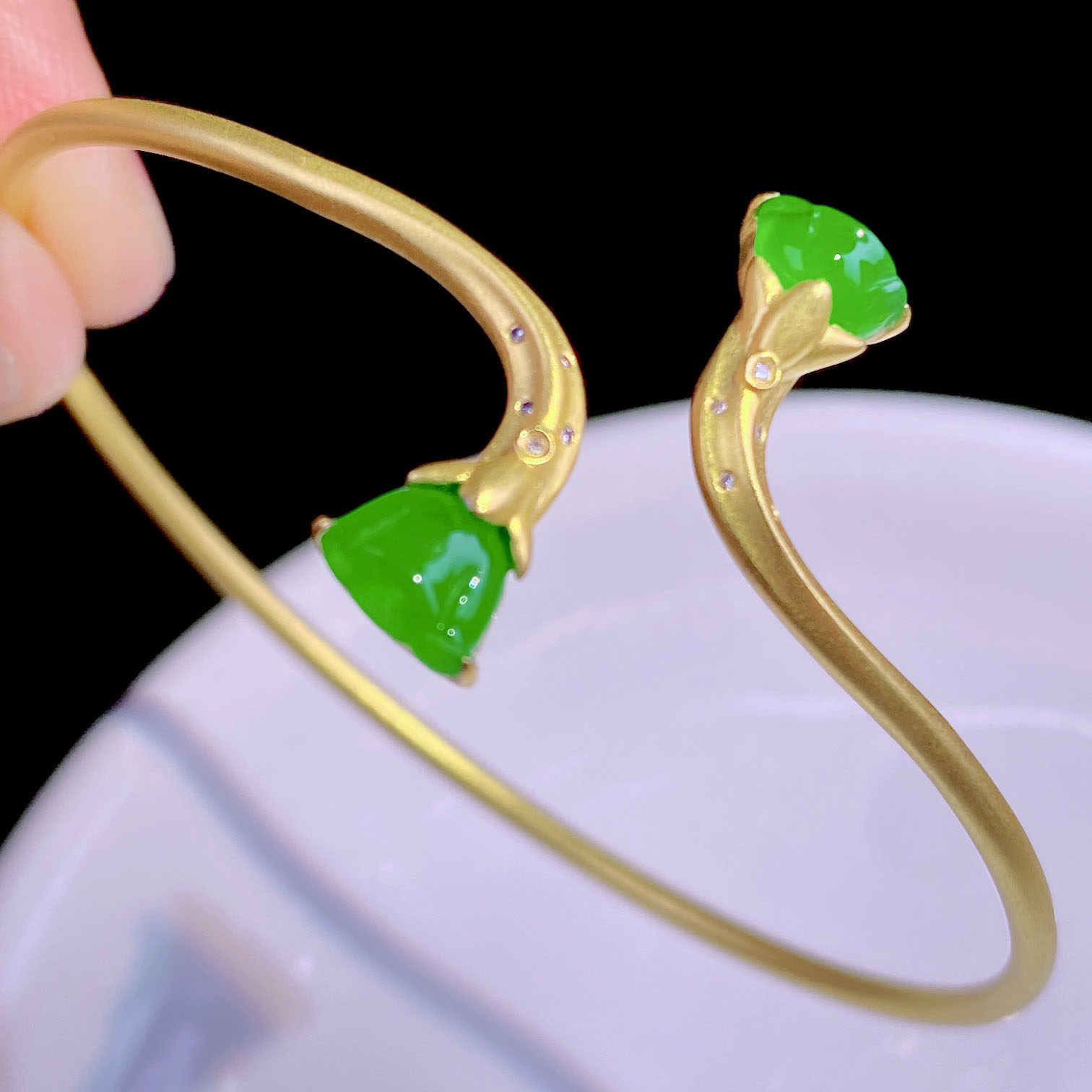 翠秦之皇冰阳绿绿莲手镯 18k金镶嵌天然缅甸A货翡翠饱满大气起光