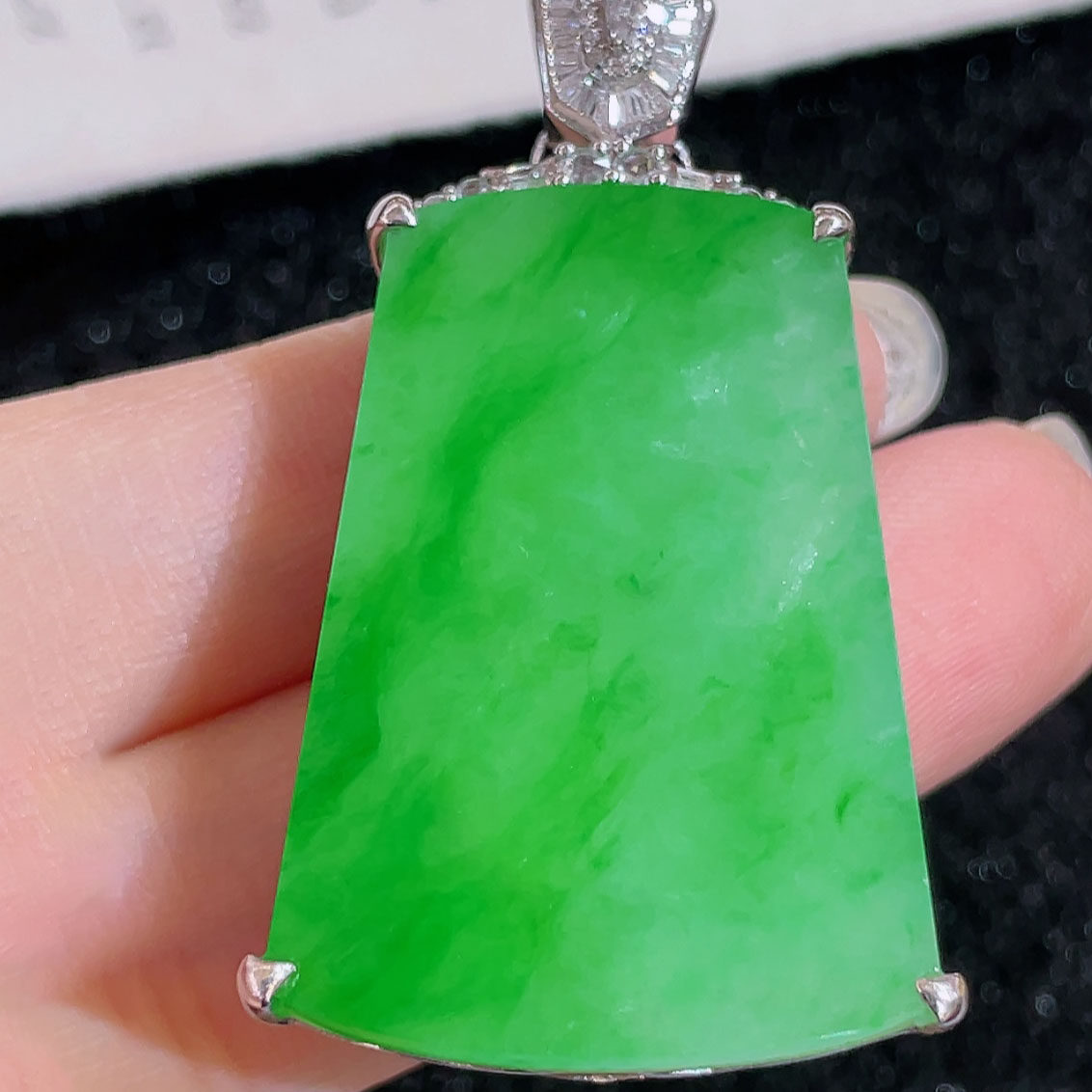 翠秦之皇冰阳绿无事牌吊坠 18k金镶嵌天然翡翠A货高档礼物收藏