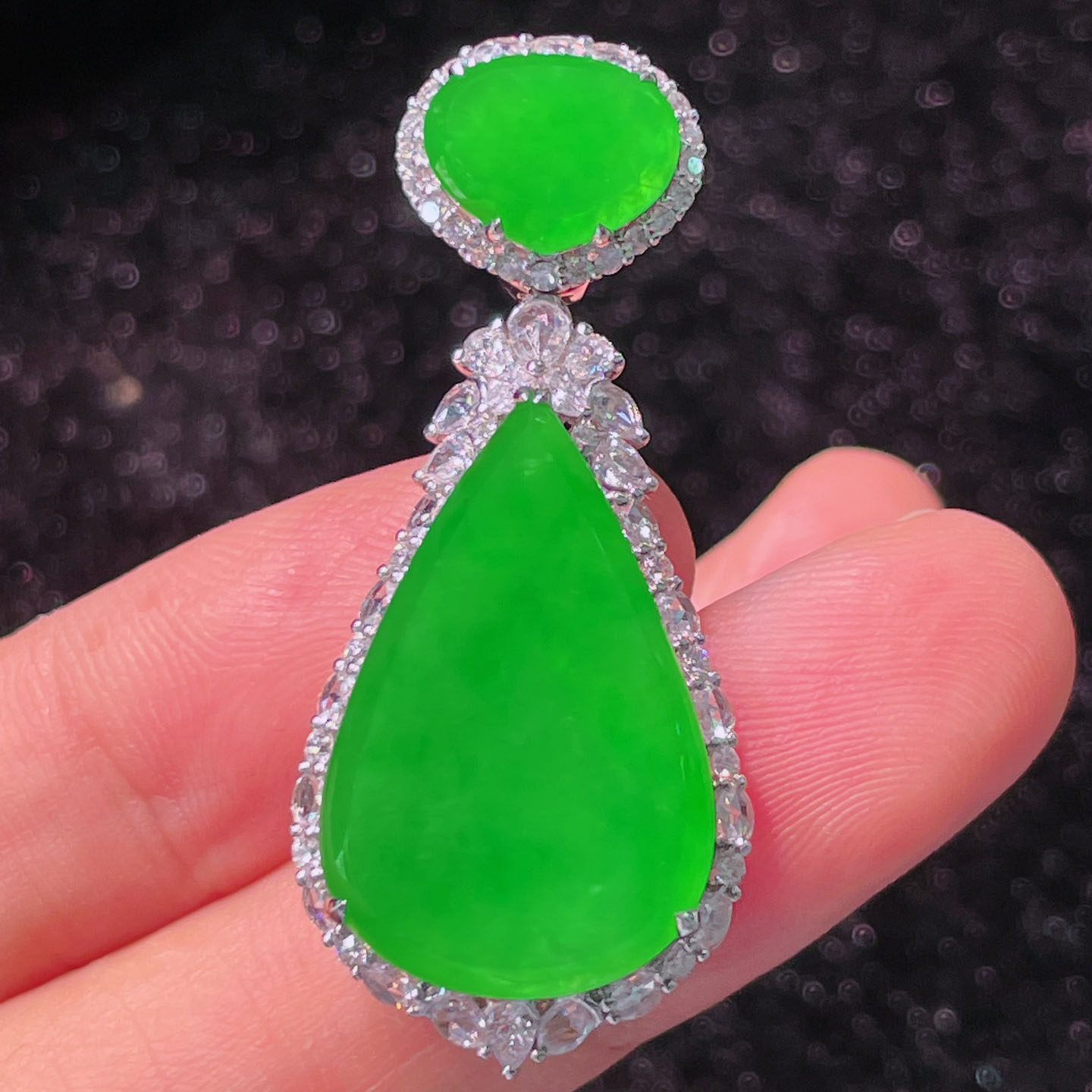 翠秦之皇高冰阳绿水滴吊坠 18k金镶嵌天然翡翠A货种老色辣细腻