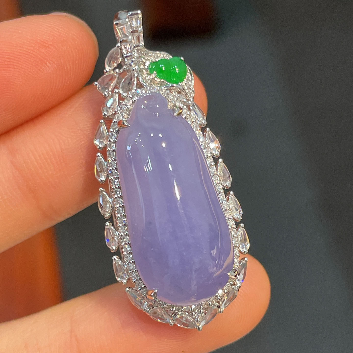 翠秦之皇冰紫罗兰福瓜吊坠 18k金镶嵌天然翡翠A货种色兼备气质