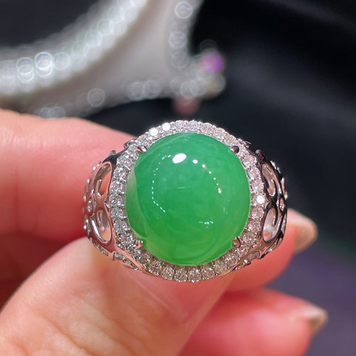 翠秦之皇冰阳绿蛋面戒指 18k金镶嵌天然翡翠A货种色兼备气质优雅