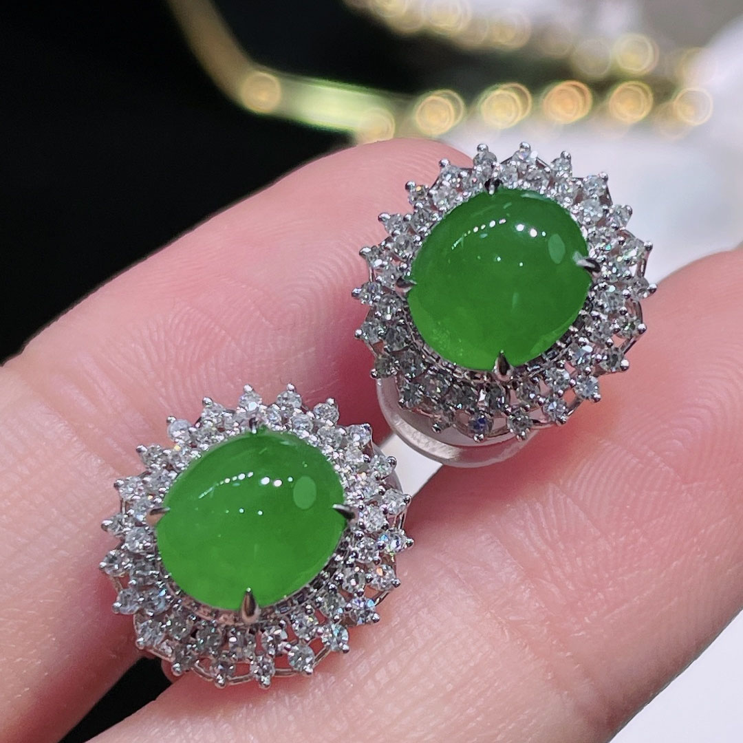 翠秦之皇冰阳绿蛋面耳钉 18k金镶嵌天然翡翠A货种色兼备气质优雅