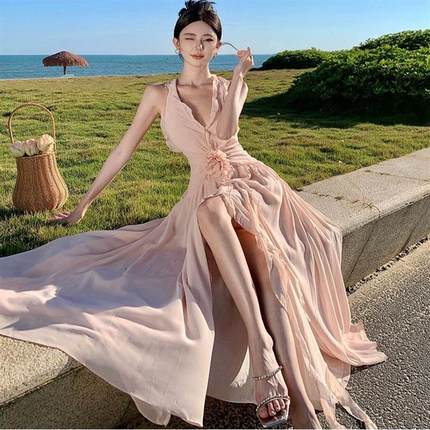 法式绝美露背挂脖连衣裙女超仙夏高级感三亚海边度假沙滩长裙飘逸