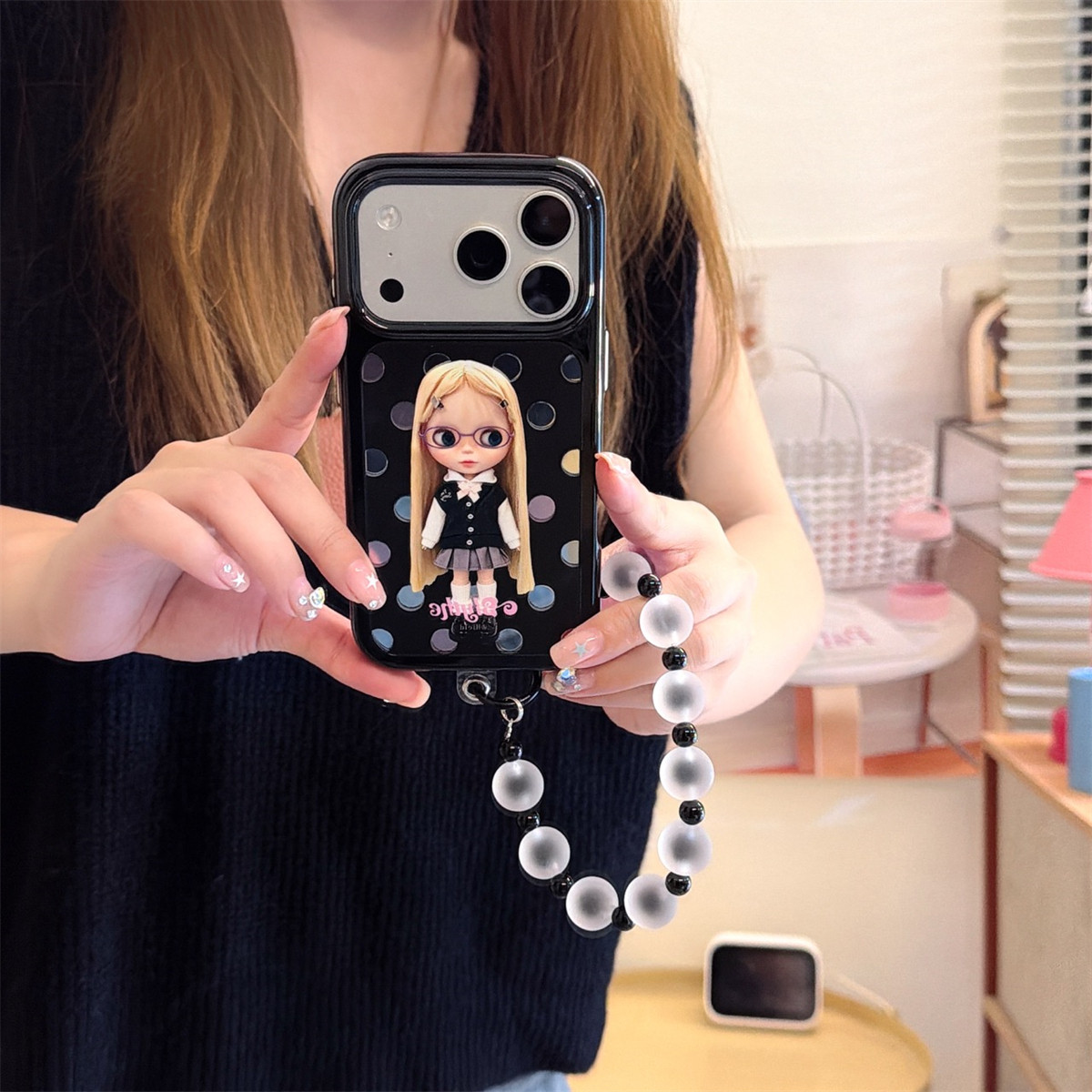 宏界 古早波点黄发眼镜女孩镜面适用苹果17ProMax手机壳iphone15新款16pro亚克力13女款14pro防摔17Pro保护套