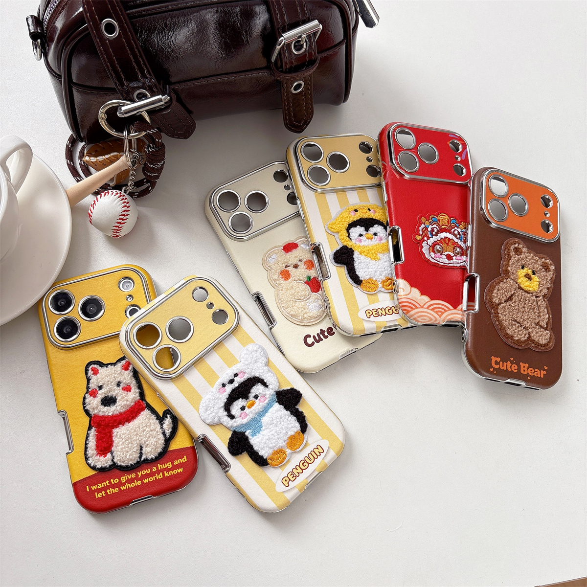 宏界 秋冬皮纹可爱条纹企鹅西高地小熊适用苹果17ProMax手机壳iphone15新款16pro时尚13女款14pro防摔保护套