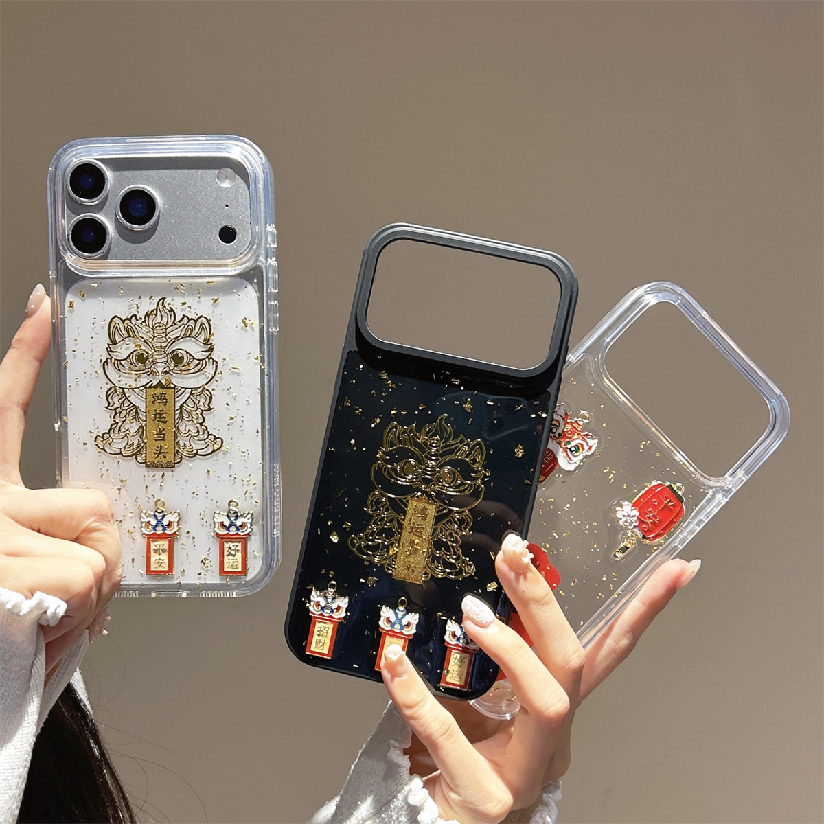 宏界 新中式国潮喜庆金箔福袋狮子适用苹果17ProMax手机壳iphone15新款16pro硅胶13女款14pro防摔17pro保护套