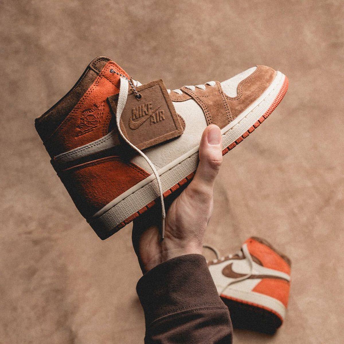 Nike/耐克正品Air Jordan 1 女士复古高帮运动板鞋FQ2941-200