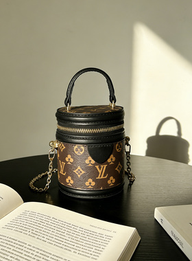 2025新款时尚复古水桶包女百搭小众手提斜挎包轻便女包