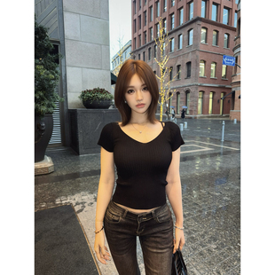 PickRui睿哥 编织美学夏季针织V领短袖上衣女新款收腰显瘦T恤休闲