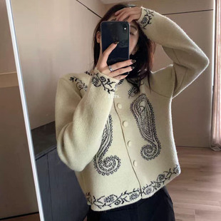 韩系简约复古提花图案圆领单排扣开衫女秋冬新款时尚气质百搭外套