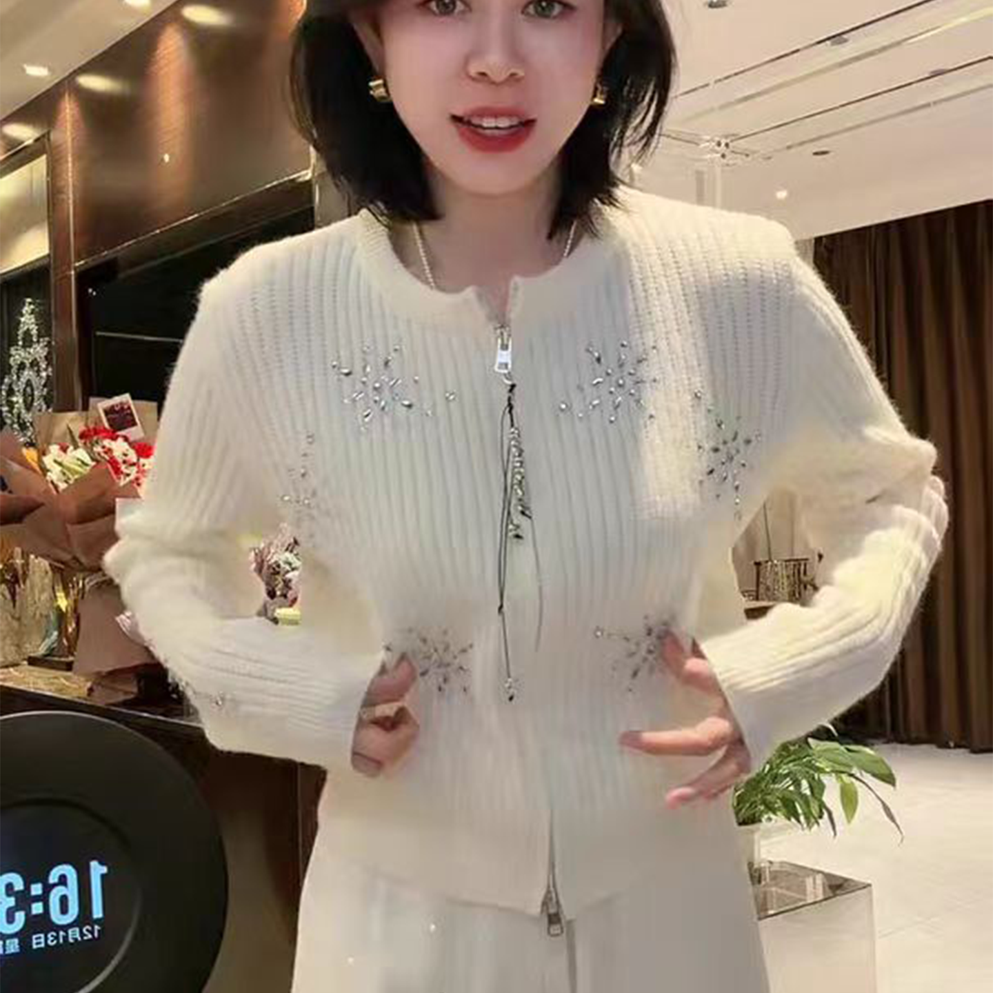 韩系高级感重工烫钻圆领拉链针织开衫女时尚气质百搭显瘦毛衣外套,女装/女士精品,毛针织衫,淘宝优惠券,粉丝福利购,淘宝优惠卷