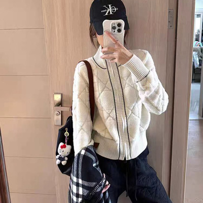 韩系设计感菱格立领开衫女2025年