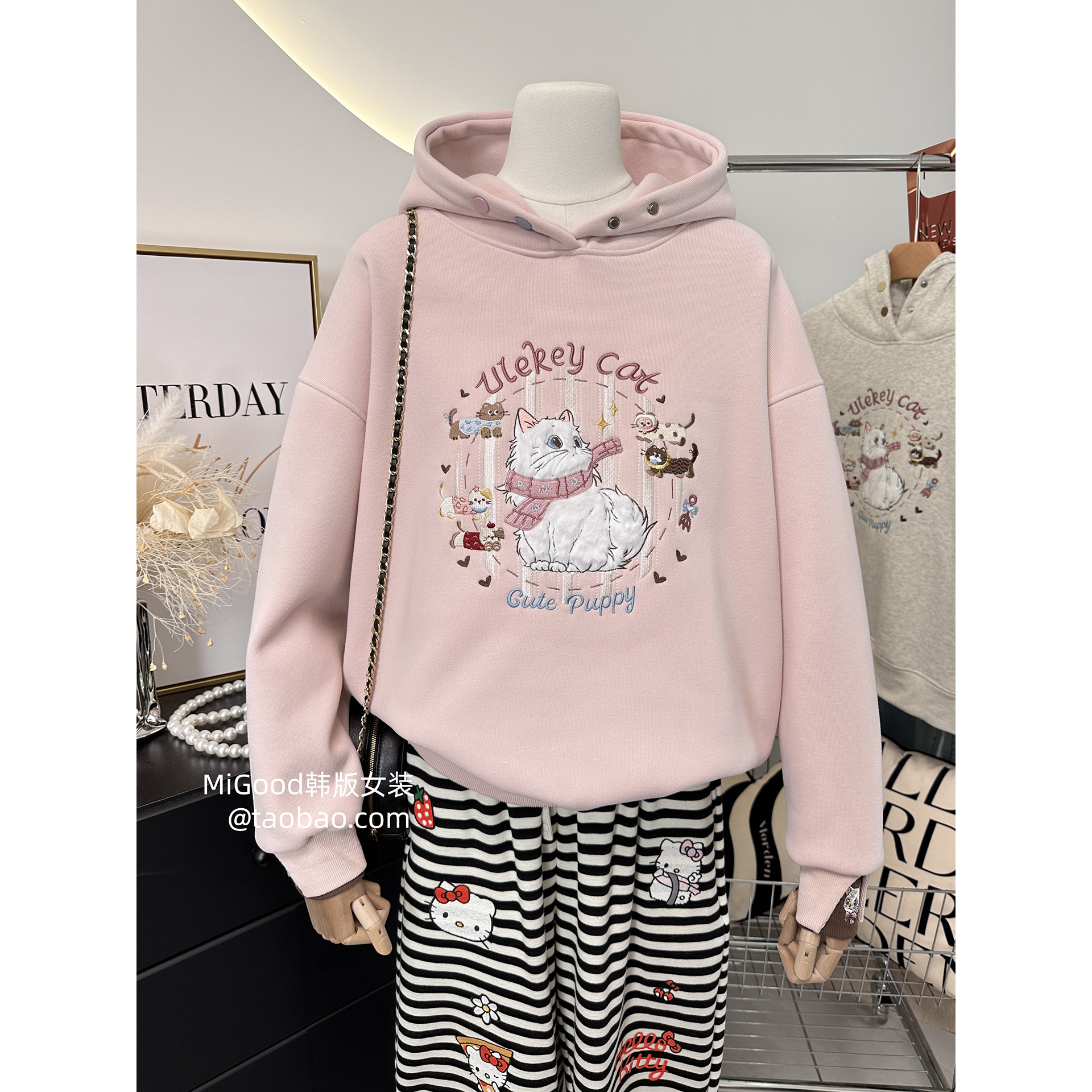 双拼袖假两件刺绣加绒连帽卫衣女