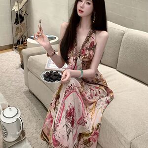 上流社会高端气质名媛女神范高级感巨好看小香风印花吊带连衣裙夏