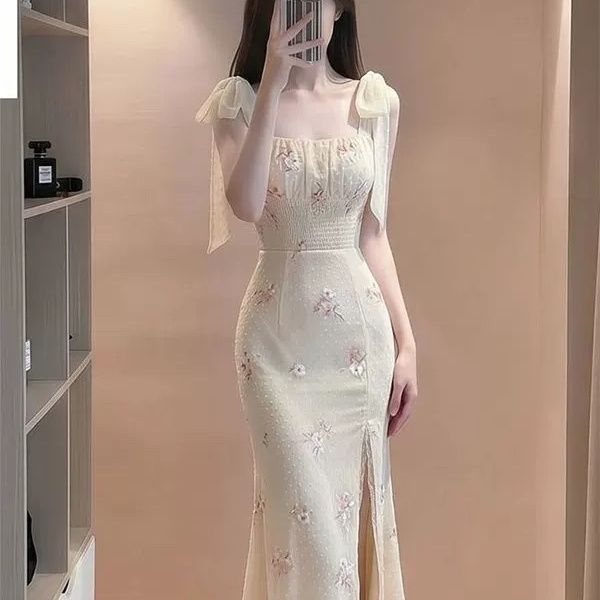 法式风方领泡泡袖碎花连