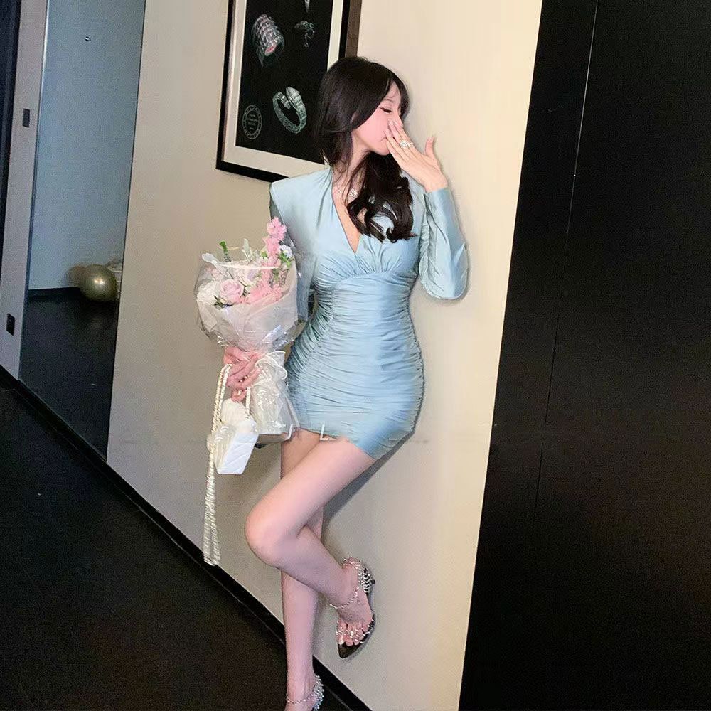 纯欲风性感辣妹V领包臀连