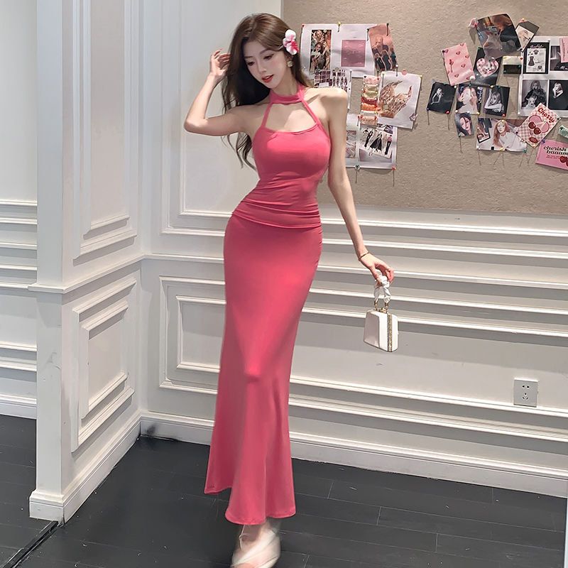 度假风挂脖吊带连衣裙子粉色包臀长裙女夏季法式高级感抹胸鱼尾裙