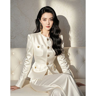入秋穿搭一整套高级感小香风盐系轻熟职业白色西装外套裤子套装女