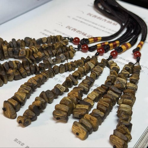 天然绿奇楠随行车挂件保真棋楠