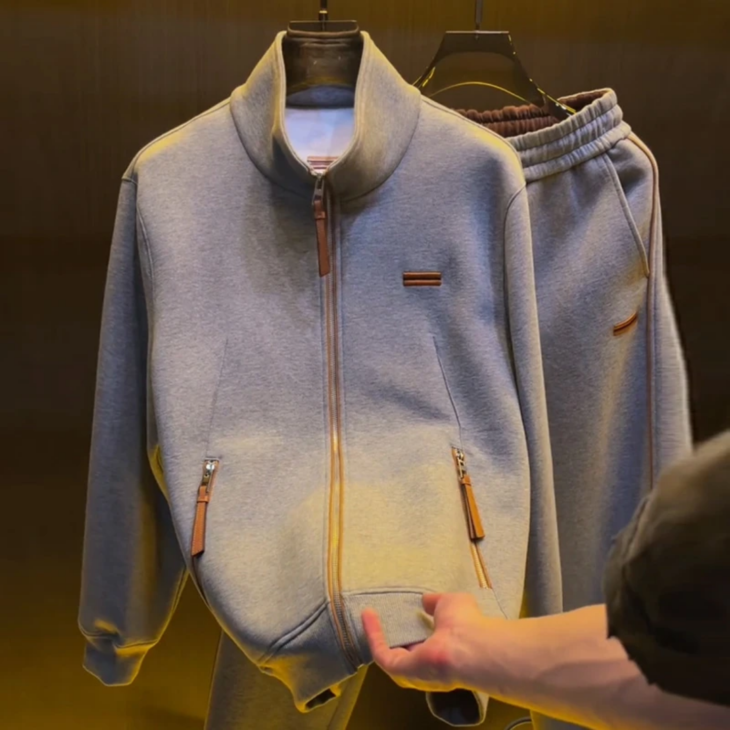 春季男士时尚撞色拉链运动休闲立领夹克上衣长裤两件套轻奢高级感