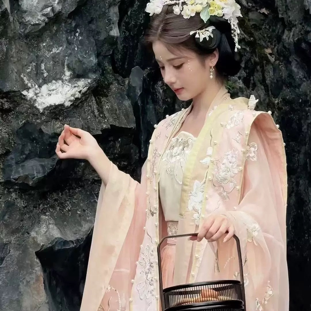涂七七瑶姬原创宋制簪花汉服珍珠图片