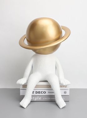 现代简约创意宇航员太空人树脂摆件样板房售楼部家居儿童房装饰品