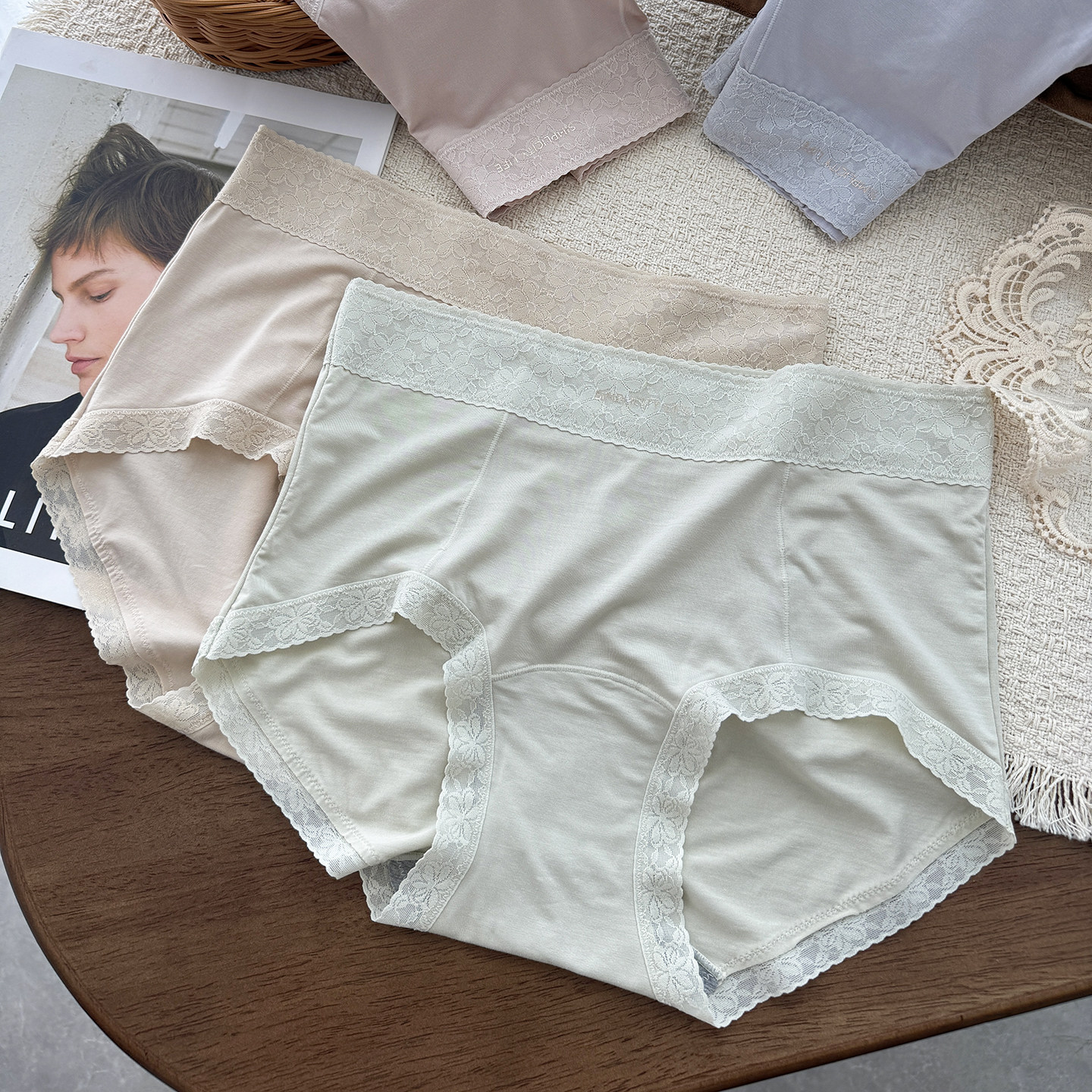 轻奢质感~花仙子莫代尔无痕内裤女式轻收腹提臀三角裤高腰秋新款