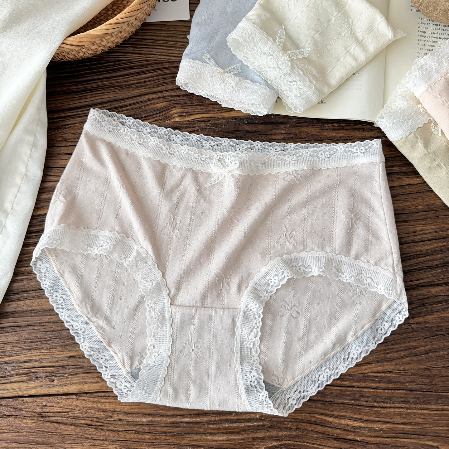 彩田内裤女中腰蕾丝边三角裤棉莫提花轻薄透气包臀抗菌少女底裤