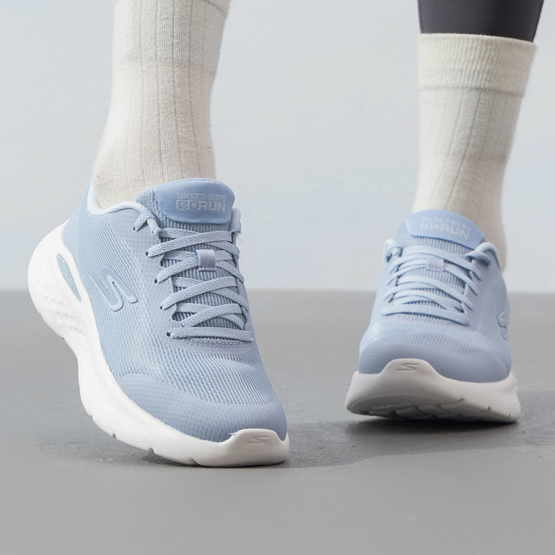 斯凯奇女鞋2025新款运动鞋蓝色跑鞋轻便缓震跑步鞋低帮旅游鞋子