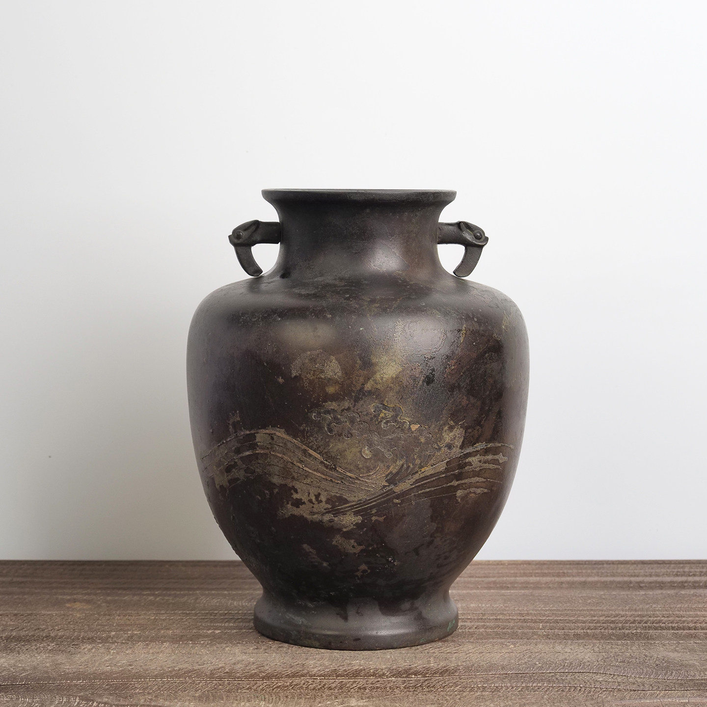 日本双耳老铜花瓶嵌银浮世绘室内书房展厅店面文房雅物台面摆件