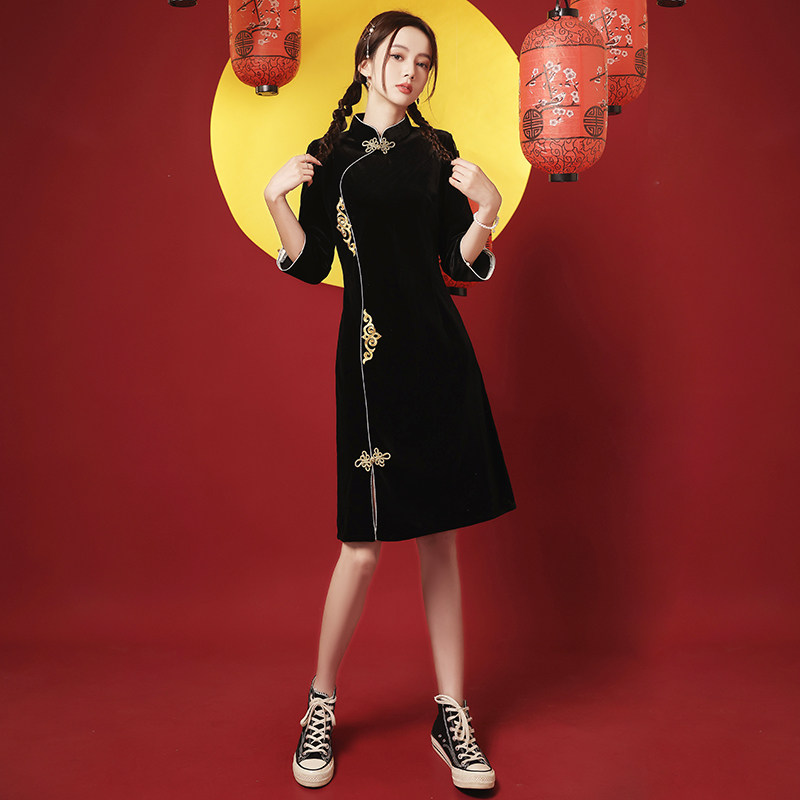 国潮旗袍2021新款秋冬长袖少女改良年轻款冬款加厚黑色丝绒连衣裙