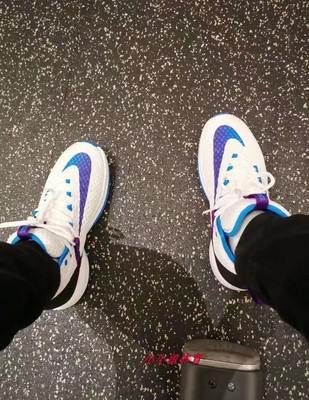 NIKE男子中帮篮球鞋复古缓震